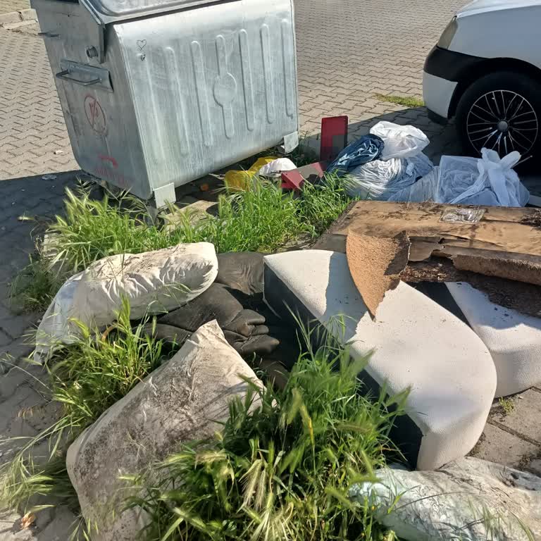 Pamukkale Belediyesi Çöp Konteyneri Arkasındaki Çöpler Alınmıyor Ve Geri Dönüş Yok