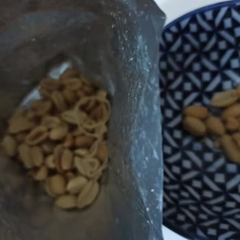 Yer Fıstığının İçinde Uzun Bir İp Çıktı: Hijyen Ve Güvenlik Endişesi