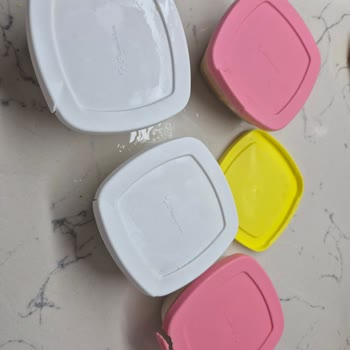 Plastik Kapaklar Bir Ay İçinde Çatlayıp Kırılıyor