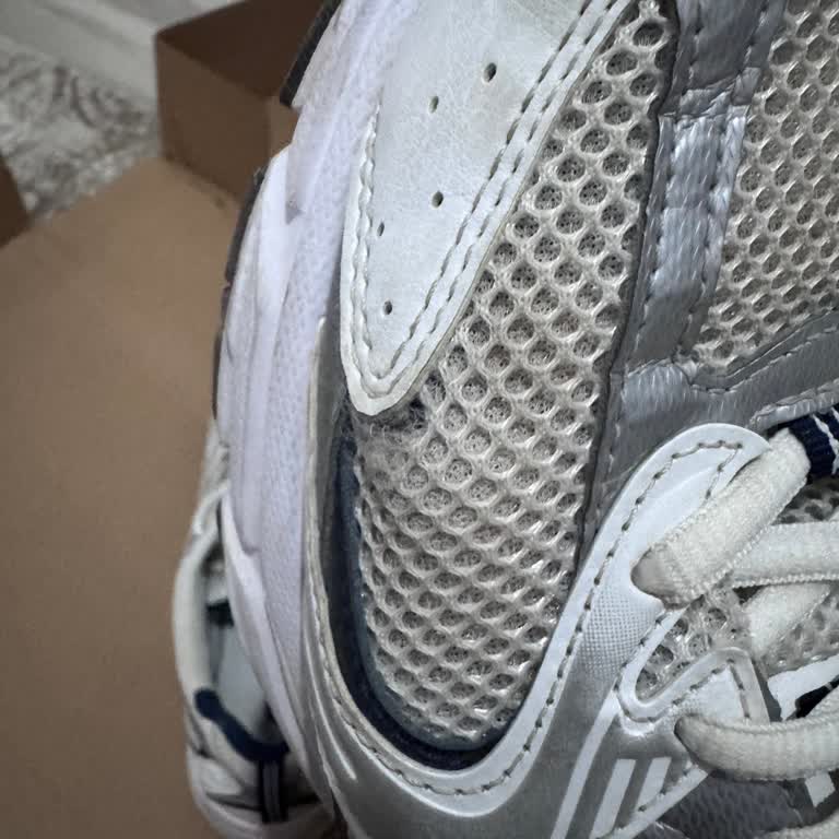 Beymen Online Alımda New Balance Ayakkabısının Hızlı Deformasyonu