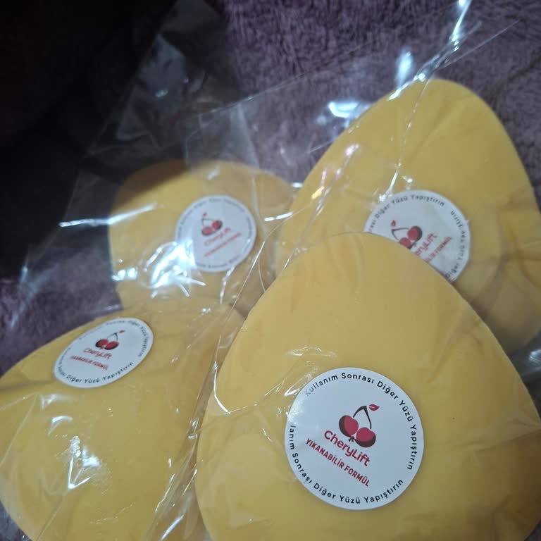 Cherylift Instagram'dan Aldığım Göğüs Kaldırıcı Ürünün Zararlı Yapışkanı ve Şirketin Engellemesi