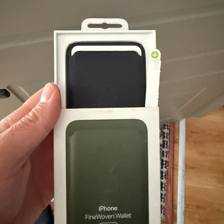 Yanlış Renk Magsafe Cüzdan Gönderimi Ve Cevapsız Müşteri Desteği