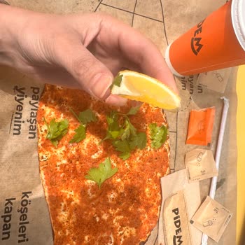 Pidem Şubesinde 140 TL Karşılığı Küçük Ve Lezzetsiz Lahmacun