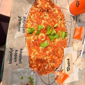 Pidem Şubesinde 140 TL Karşılığı Küçük Ve Lezzetsiz Lahmacun