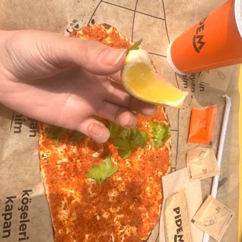 Pidem Şubesinde 140 TL Karşılığı Küçük Ve Lezzetsiz Lahmacun