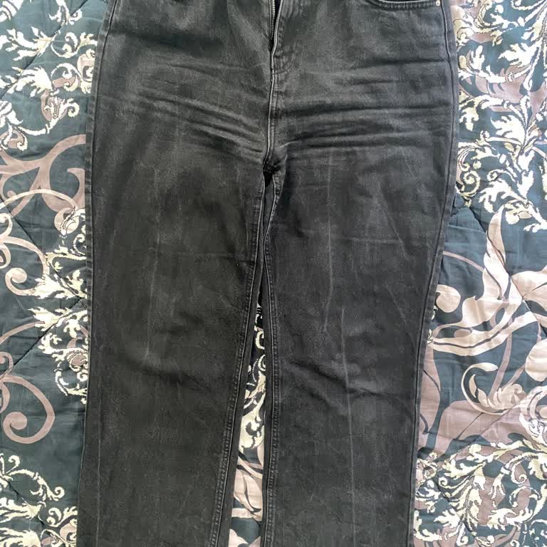 DeFacto Pantolonunda Çıkan Beyaz Çizgiler Nedeniyle İade Talebi