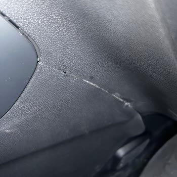 Yetkili Servisin Aracımda Zarar Görmüş Torpido Ve Ücretsiz Değişim Talebi