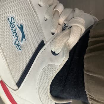 Beyaz Spor Ayakkabıda Boya Problemi, Değişim Talebi