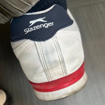 Beyaz Spor Ayakkabıda Boya Problemi, Değişim Talebi