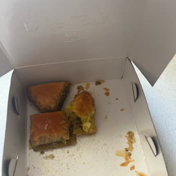 Ulus Dokuma’da Satılan Tatlılar Bayat, Küflü Ve Sağlığı Tehdit Ediyor