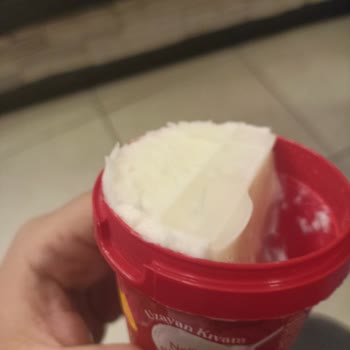 Yarım Eksik Ve Donmuş Görünümdeki Dondurma İçin Tam Ücret İadesi Talebi