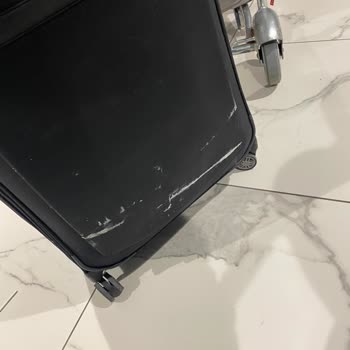 Pegasus Uçuşunda Samsonite Bavulum Boya Lekesiyle Kirlenip Hasar Gördü