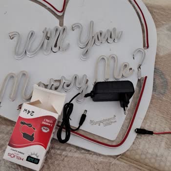 Kalitesiz Neon LED Ve Cevapsız Müşteri Desteği