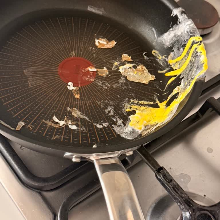 İlk Kullanımda Yapışma Ve Çizilme Yaşadığım Tava İçin İade Talebim Reddedildi