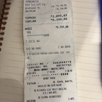 Nike Tech Ceketin Fermuarı Bir Ayda Bozuldu, Mağaza Yardımcı Olmadı