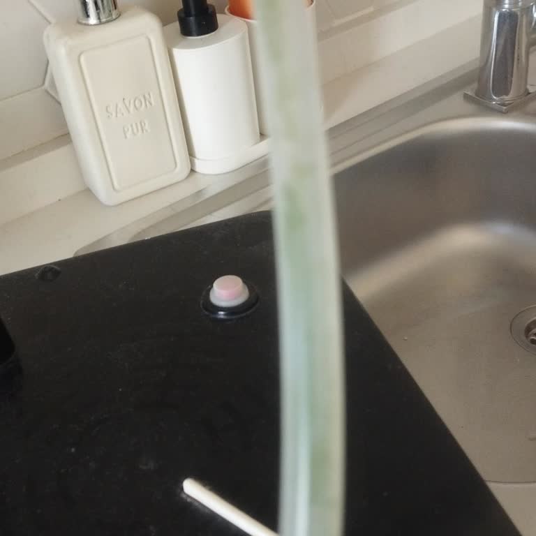 Kaltun Madran Damacanasında Hortumda Yosun Büyümesi Ve Hijyen Şikayeti