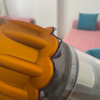 Dyson Süpürge Silikon Parçası Serviste Yırtıldı Ve Daha Kötü Görünerek Geri Döndü