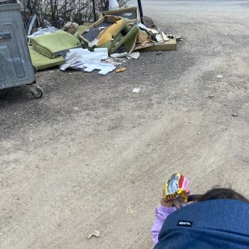 Altındağ’da Bozuk Asfalt Ve Çöp Eksikliği Mahalleyi Zor Duruma Sokuyor