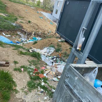 Altındağ’da Bozuk Asfalt Ve Çöp Eksikliği Mahalleyi Zor Duruma Sokuyor