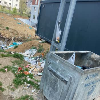 Altındağ’da Bozuk Asfalt Ve Çöp Eksikliği Mahalleyi Zor Duruma Sokuyor