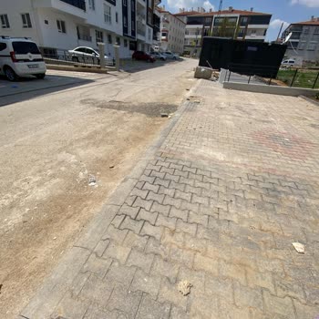 Altındağ’da Bozuk Asfalt Ve Çöp Eksikliği Mahalleyi Zor Duruma Sokuyor