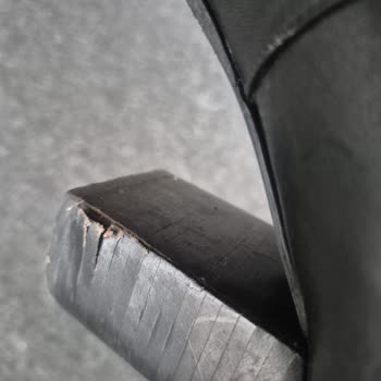 Üçüncü Kullanımda Bot Ve Çizmede Deri Soyulması Ve Şişme Sorunu