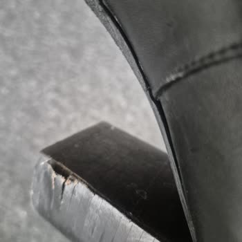 Üçüncü Kullanımda Bot Ve Çizmede Deri Soyulması Ve Şişme Sorunu