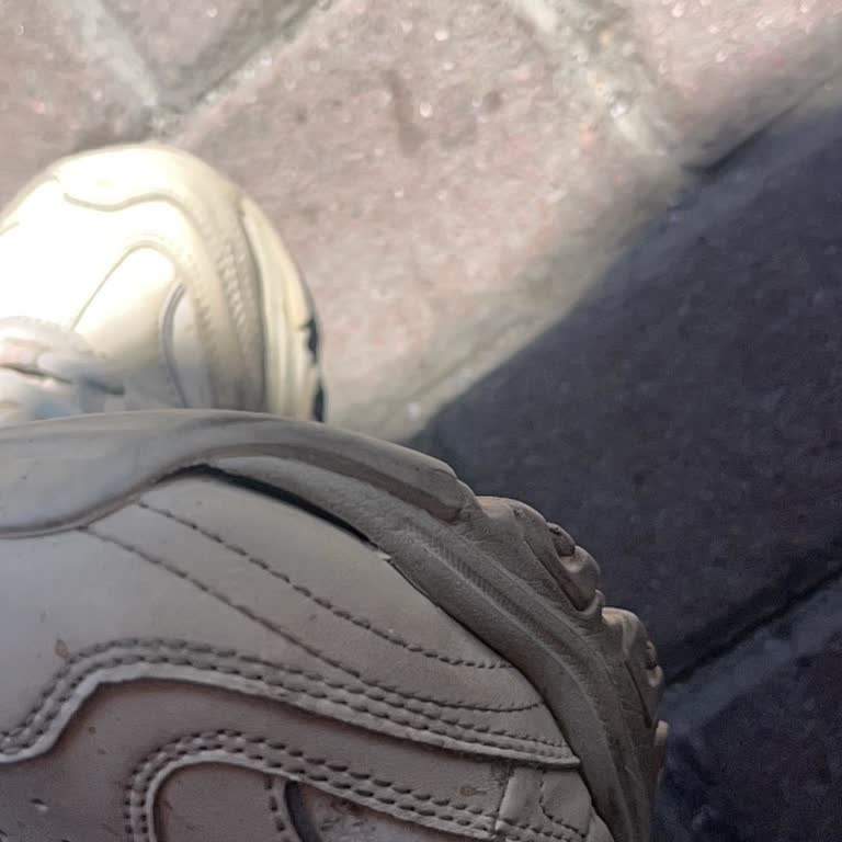 Skechers Ayakkabısında Erken Çatlama: Garanti Kapsamında Yeni Çift Talebi