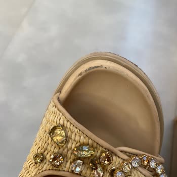 Derimod Terliği Üç Ayda Soyulup Taşları Dökülürken Değişim Talebi Reddedildi