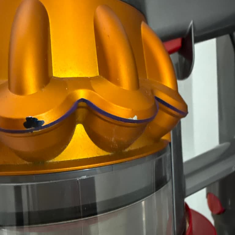 Dyson V15 Süpürge Gövdesinde Boya Atması Ve Deformasyon Üzerine Garanti Reddi