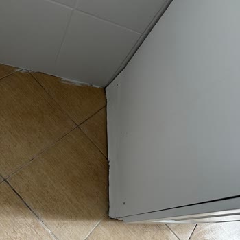 Servis Hortumu Gevşek Bağladı, Dolaplar Şişti Ve Şirket Sorumluluğu Reddetti