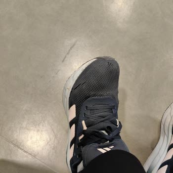 Üç Ayda Aşırı Aşınan Adidas Koşu Ayakkabısı İçin Değişim Talebi
