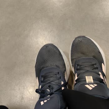 Üç Ayda Aşırı Aşınan Adidas Koşu Ayakkabısı İçin Değişim Talebi
