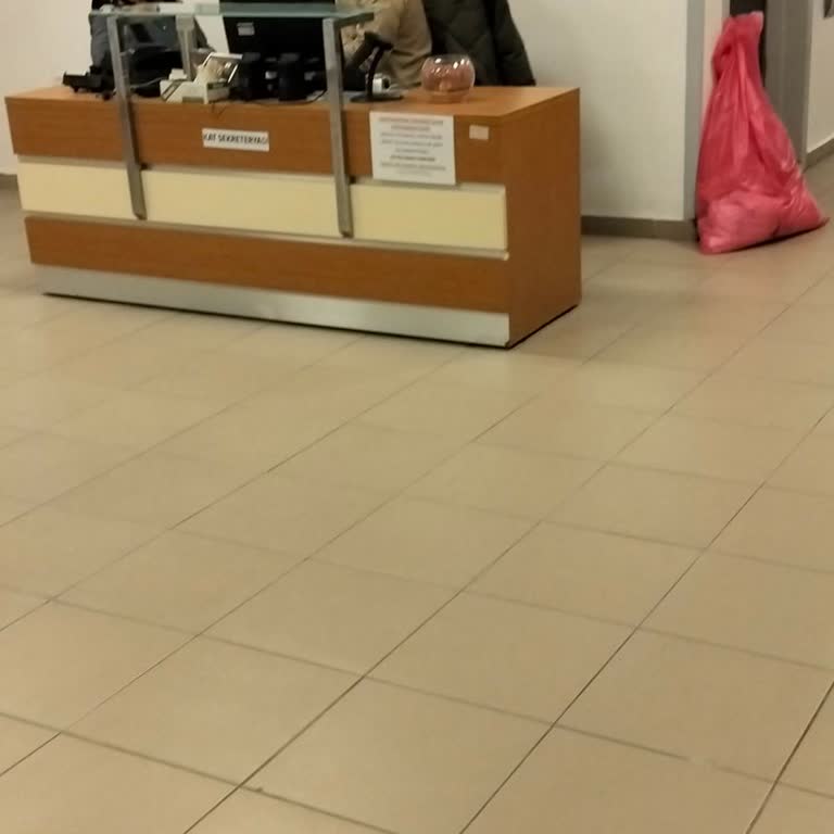 Sultangazi Ağız Ve Diş Hastanesi Kayıt Personelinin İlgisiz Ve Dikkatsiz Tutumu