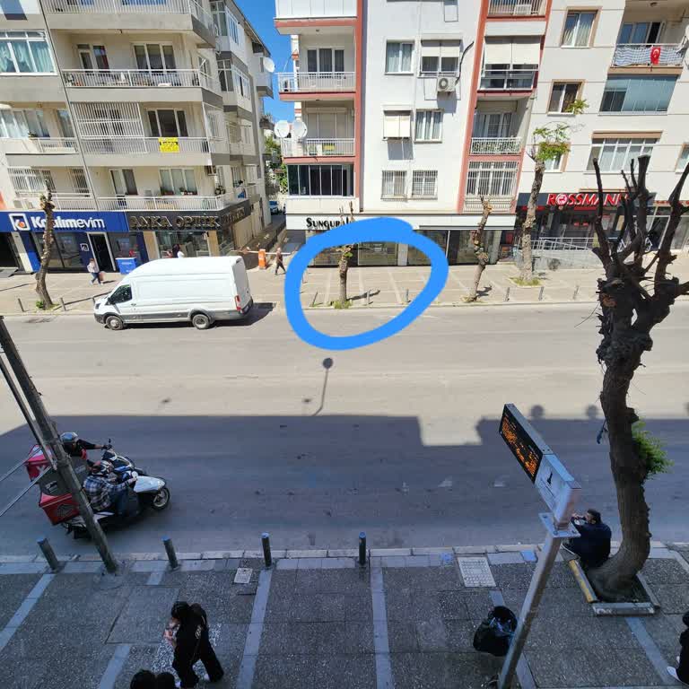 Motosiklet Park Cezası Haksız Ve Apartman Altı Mağazalar Yaya Geçişini Engelliyor