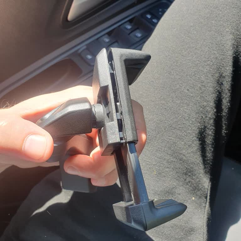 Dacia Sandero Telefon Tutacağı Hızlı Bozulması: Garanti İhmaline Karşı Şikayet