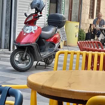 Motosikletler Sokakta Kapalı Olsa Da Geçişe Devam Ediyor, Güvenlik Ve Gürültü Sorunu