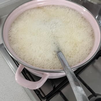 Ayçiçek Yağında Aşırı Köpürme Ve Koyu Renk Sorunu