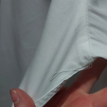 Damatlık Gömlekte İlk Giyişte Açılan Dikişler Ve Acil Değişim Talebi