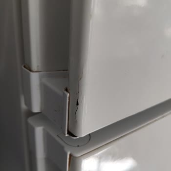 Profilo Buzdolabında Ön Kapaklarda Boya Atması Ve Paslanma