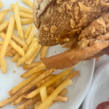 Popeyes Mecidiyeköy Şubesinde Bayat Ve Yanık Ürün Şikayeti