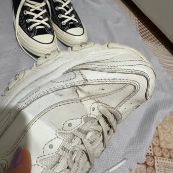 Skechers D’lites Shoes Cracked And Torn Within One Year - Refund Requested