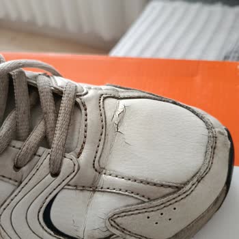 Lumberjack Sneaker’da Deri Çatlakları Olmasına Rağmen Garanti Reddi