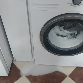 Aşırı Köpük Sızıntısı Ve Tekrarlayan Arıza Nedeniyle Cihazın Yenisi İsteniyor