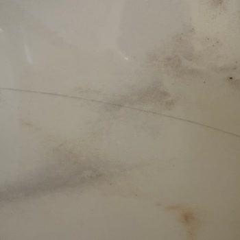 Nisa Coşkun İnşaat’tan Cam Sızıntısı Ve Kalebodur Çatlakları İçin Çözüm Talebi