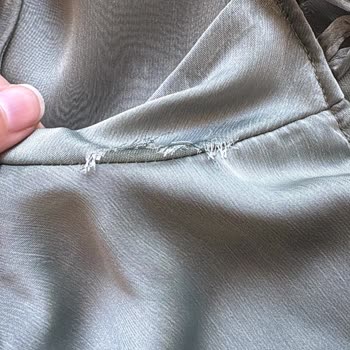 Kiralanan Düğün Elbisesi Yırtık Ve Lekeli, İade Talebine Cevap Gelmiyor