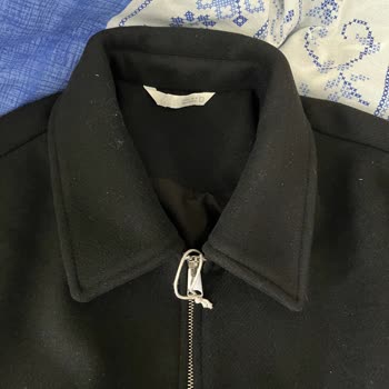 Zara'dan Gelen Ceket Kirli Ve Saçlı, Hijyenik Değil