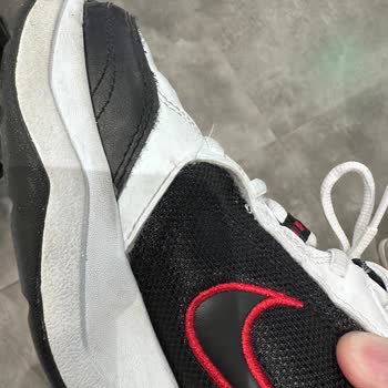 Ayıplı Nike Air Ayakkabının Dikişleri Açıldı, Üretim Kusuru Olmadığı İddiasıyla İade Reddedildi