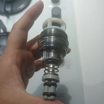 Alaturka Tuvalette Teska Bas Bırak Vanada Su Sızıntısı Ve Yedek Parça Talebi