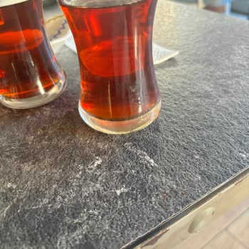 Mado Maltepe Şubesinde Soğuk Köfte, Kirli Çay Ve Kaba Personel